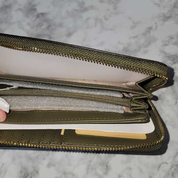 NWT Michael Kors Women's Jet Set Travel Large Continental Pebbled Leather Wallet - Picture 6 of 7